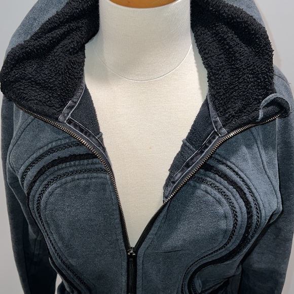 Lululemon Fleece Jacket, size 10 - Picture 6 of 13
